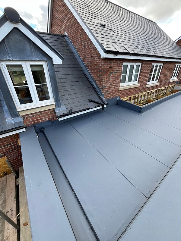 flat rubber roof by valkyrie roofing bracknell